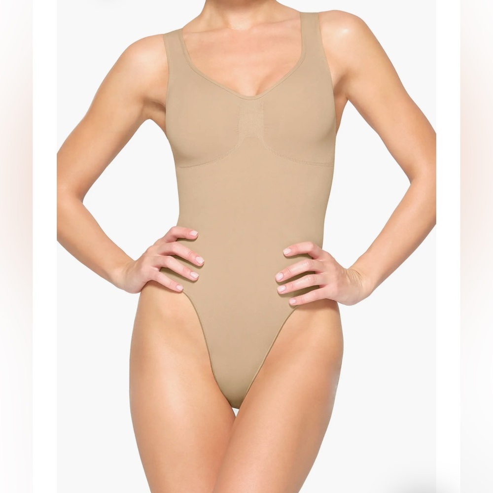 SKIMS Seamless Sculpt Scoop Neck Thong Bodysuit
